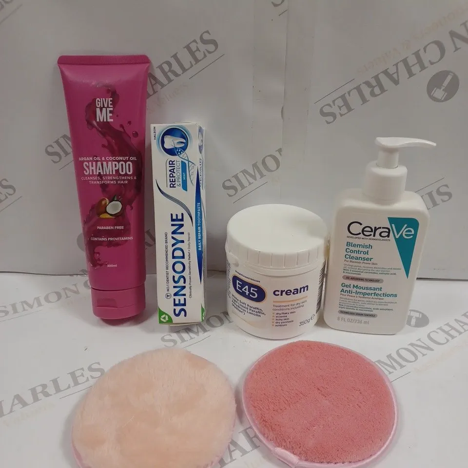 BOX OF APPROXIMATELY 20 ITEMS OF ASSORTED COSMETICS TO INCLUDE GIVE ME SHAMPOO, CERAVE CLEANSER, E45 CREAM ETC