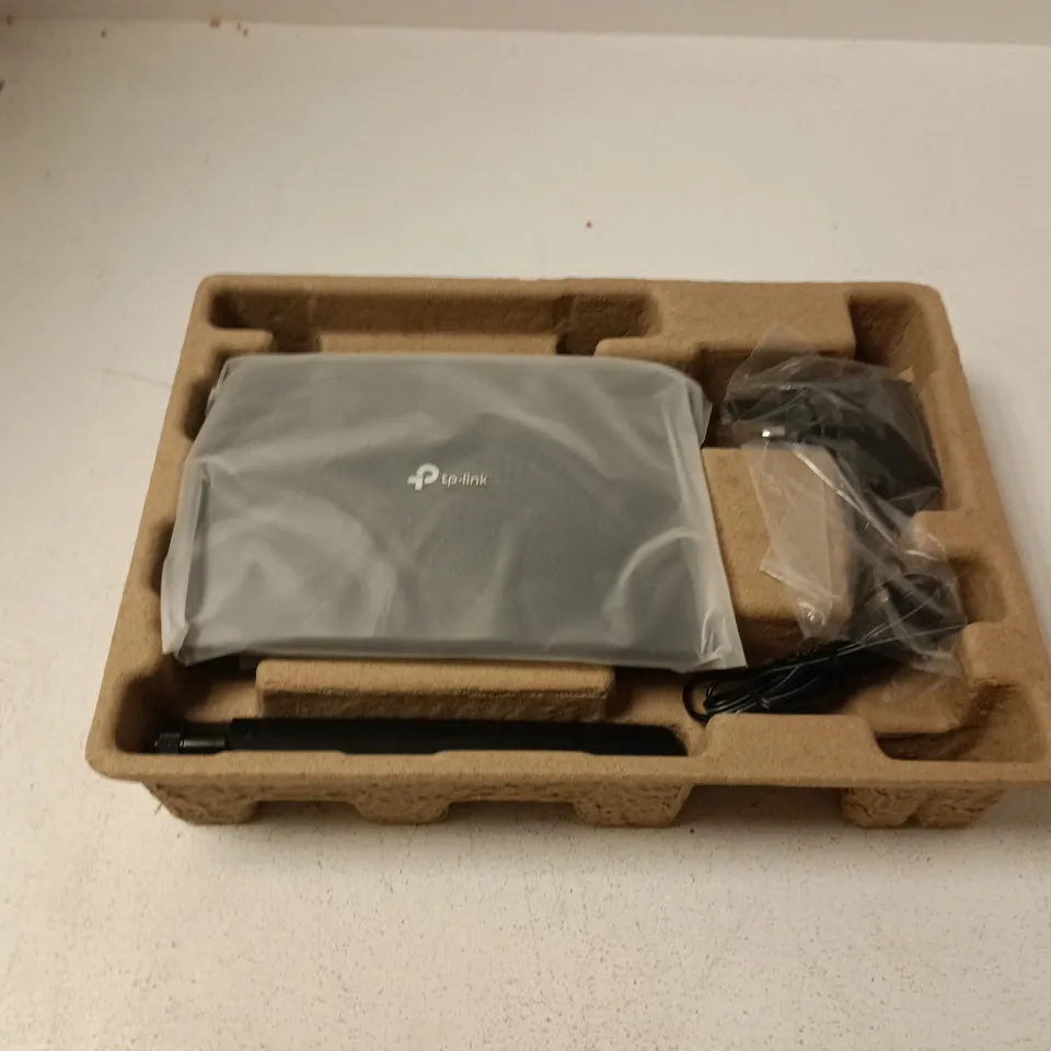 BOXED TP-LINK 4G LTE ROUTER TL-R6400