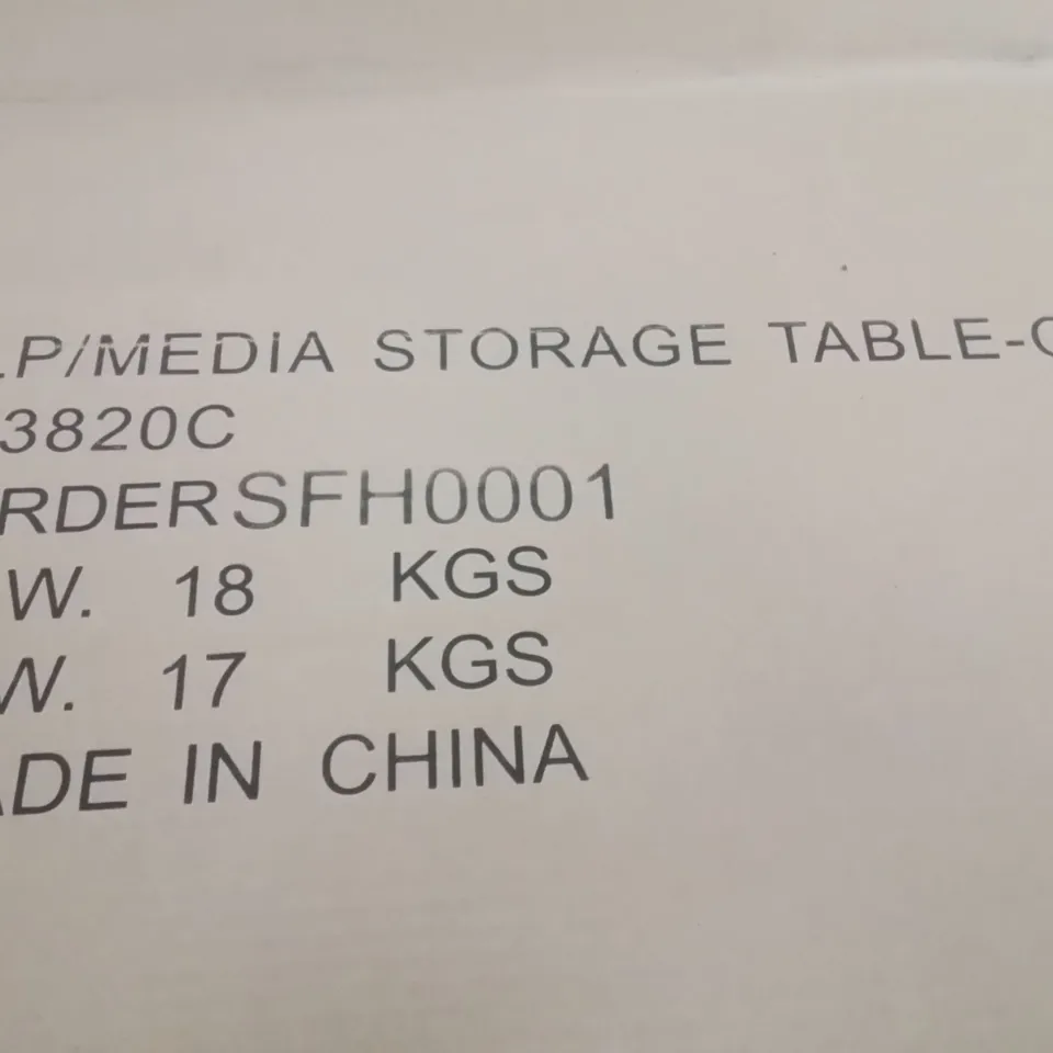 PALLET CONTAINING LARGE QUANTITY OF LP/MEDIA STORAGE TABLE -OAK-