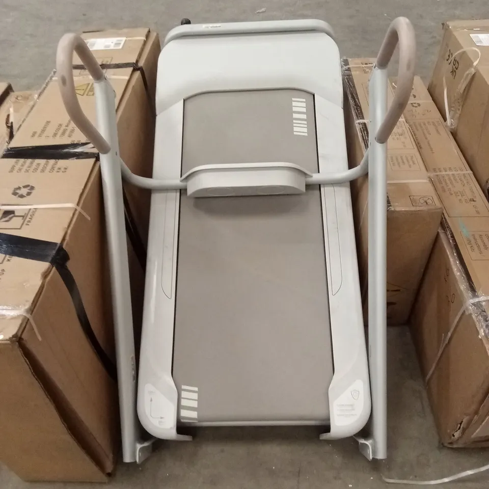 DECATHLON DOMYOS COMFORTABLE SMART TREADMILL RRP £699.99