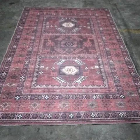QUALITY DESIGNER RUG APPROXIMATELY 222X158CM
