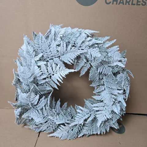 BOX OF 2 GISELA GRAHAM LONDON SNOW THEMED WREATH