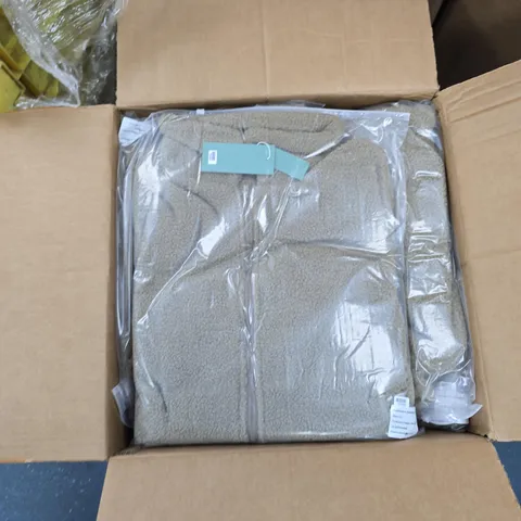 BOX OF APPROXIMATELY 25 ASSORTED CLOTHING TO INCLUDE: LA MAREY GREEN PLUSH JACKET 