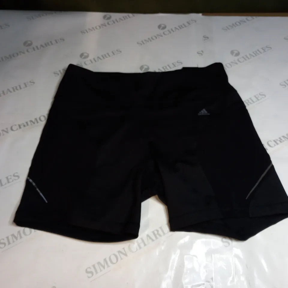 ADIDAS TIGHT FIT SHORTS SIZE XL