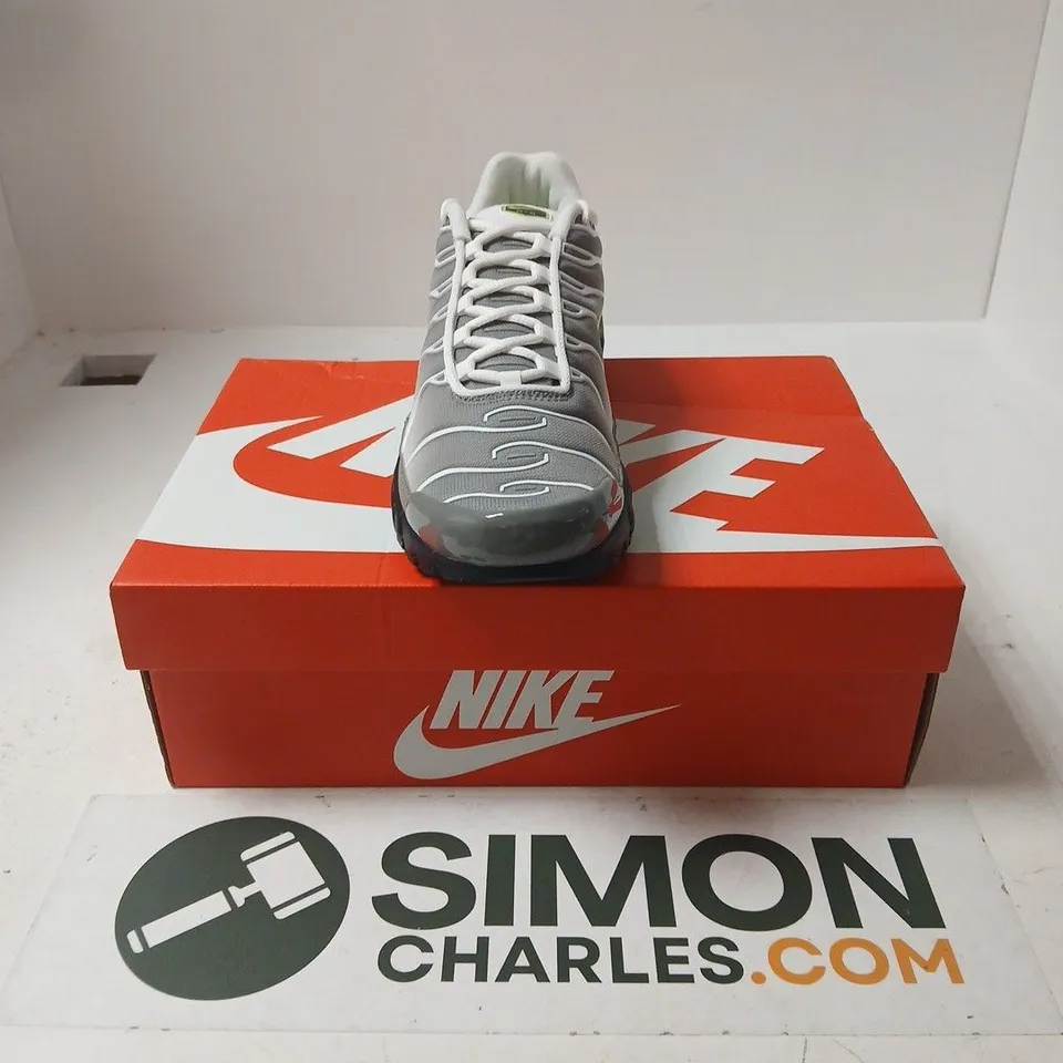 BOXED PAIR OF NIKE AIR MAX PLUS TRAINERS IN WHITE/NEON YELLOW - UK 8