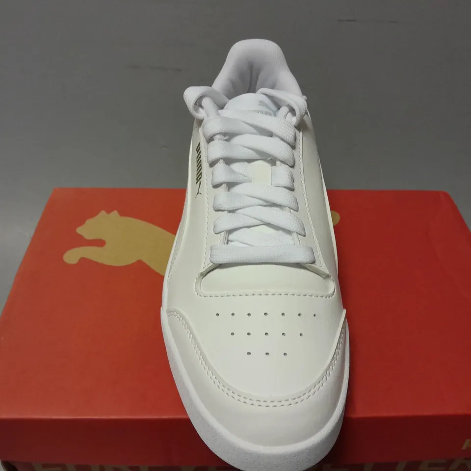 BOXED PAIR OF PUMA SGUFFLE TRAINERS IN WHITE - UK 5