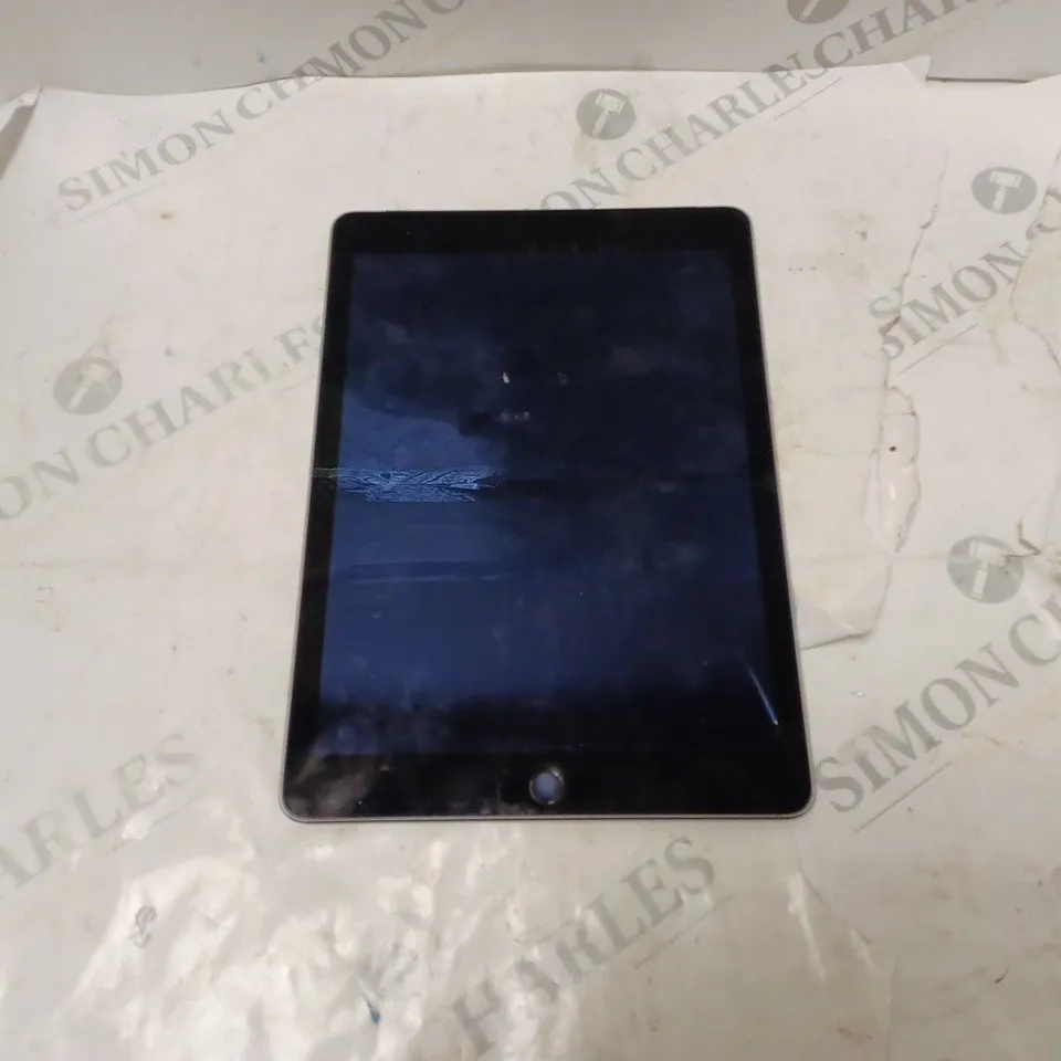 APPLE IPAD IN GREY MODEL A1567 