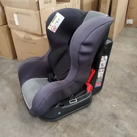CUGGI CAR SEAT AND BASE