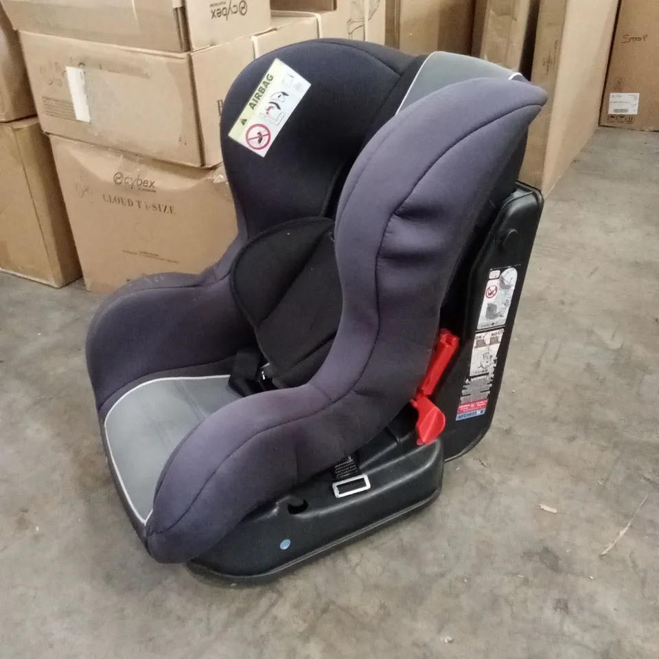 CUGGI CAR SEAT AND BASE