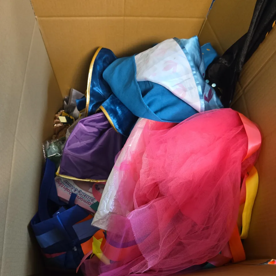 LARGE QUANTITY OF TOYS, ACCESSORIES AND FANCY DRESS