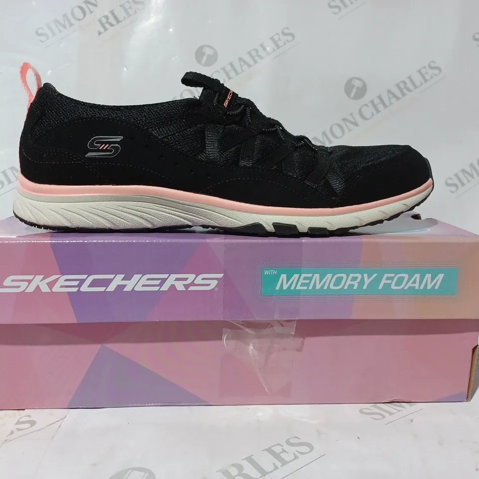 BOXED PAIR OF SKETCHERS GRATIS TRAINERS IN BLACK SIZE 8