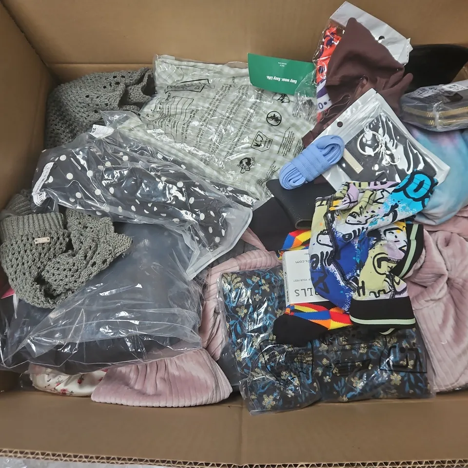LARGE BOX OF APPROXIMATELY 20 ASSORTED CLOTHING ITEMS IN VARIOUS SIZES, STYLES AND COLOURS
