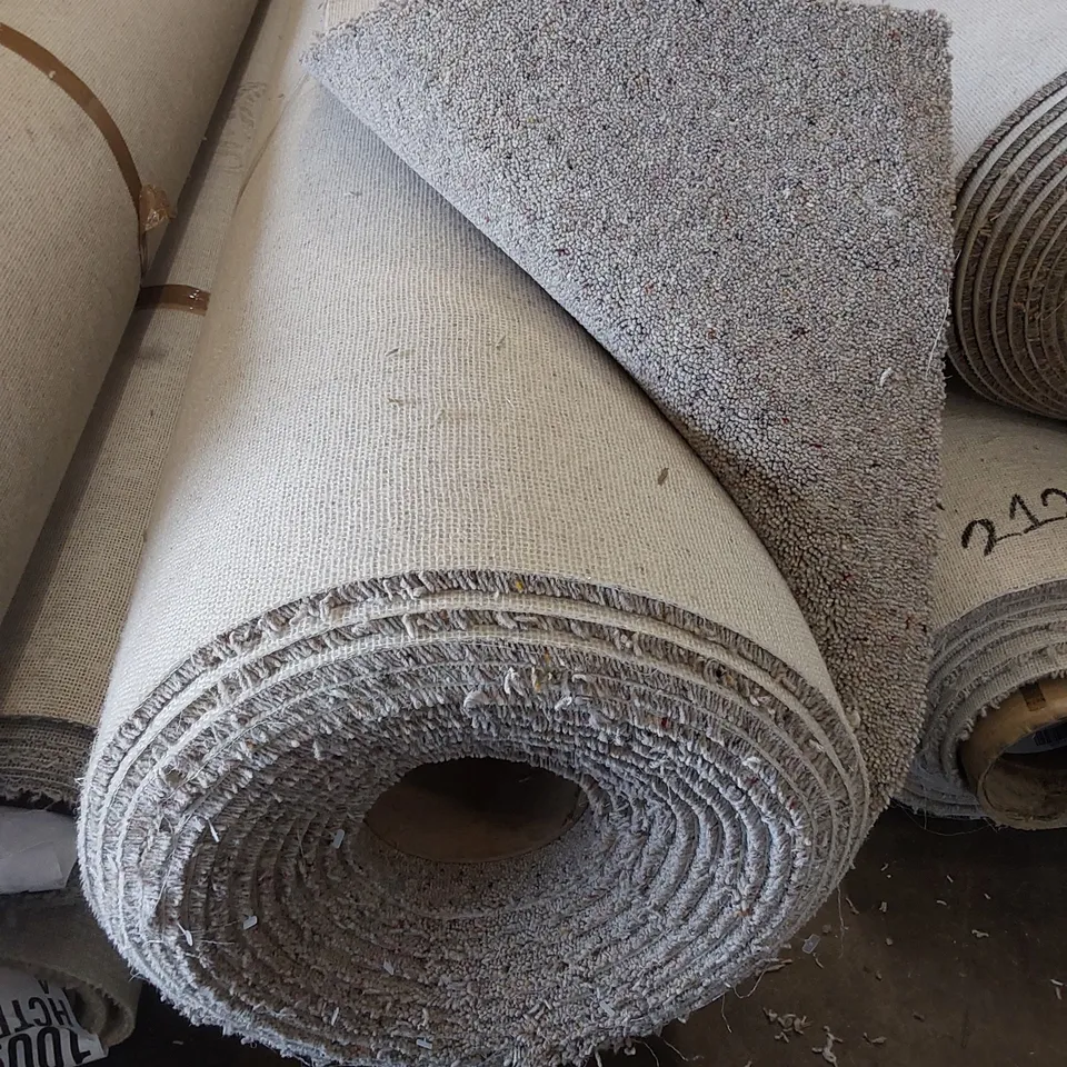 ROLL OF QUALITY DIM BERBER DIMENSION CAIRGORMS CARPET // SIZE: APPROX 4 X 9.94m