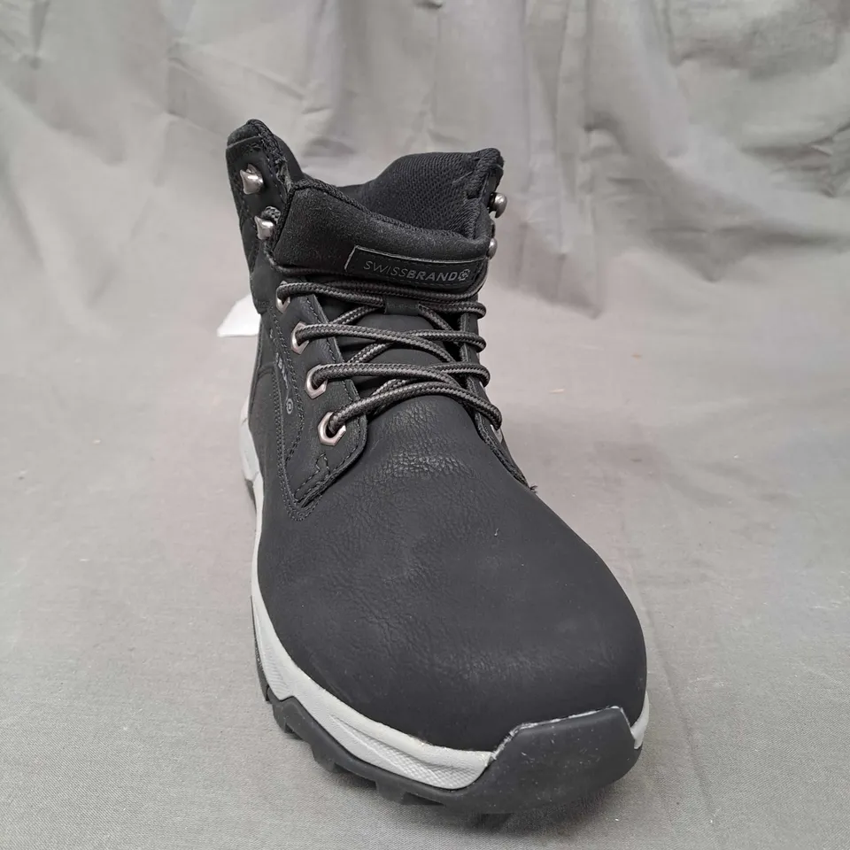 PAIR OF SWISSBRANDS WORK BOOTS SIZE EU 41 
