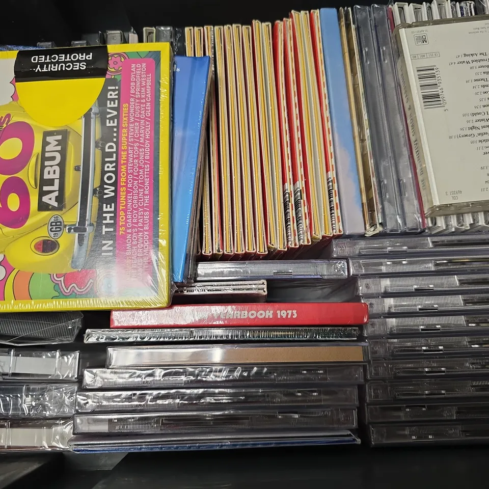 TOTE OF APPROXIMATELY 25 ASSORTED CD'S TO INCLUDE - BRITISH SEA POWER , NOW THATS WHAT I CALL MUSIC 120 , HALLOWEEN ETC