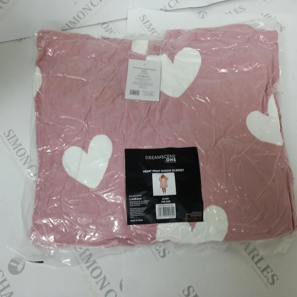SEALED DREAMSCENE HEART PRINT HOODIE BLANKET IN BLUSH