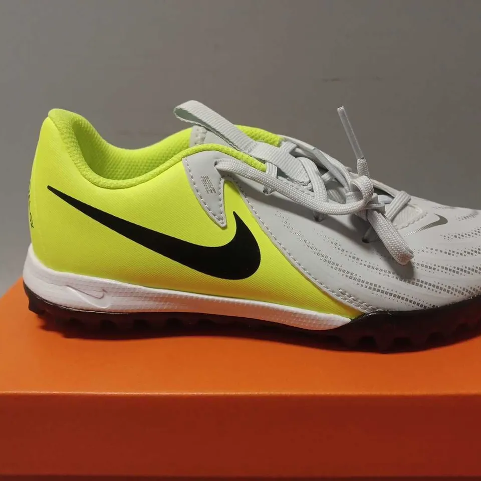 BOXED NIKE KIDS' PHANTOM GX 2 ACADEMY TURF - UK 13.5 KIDS