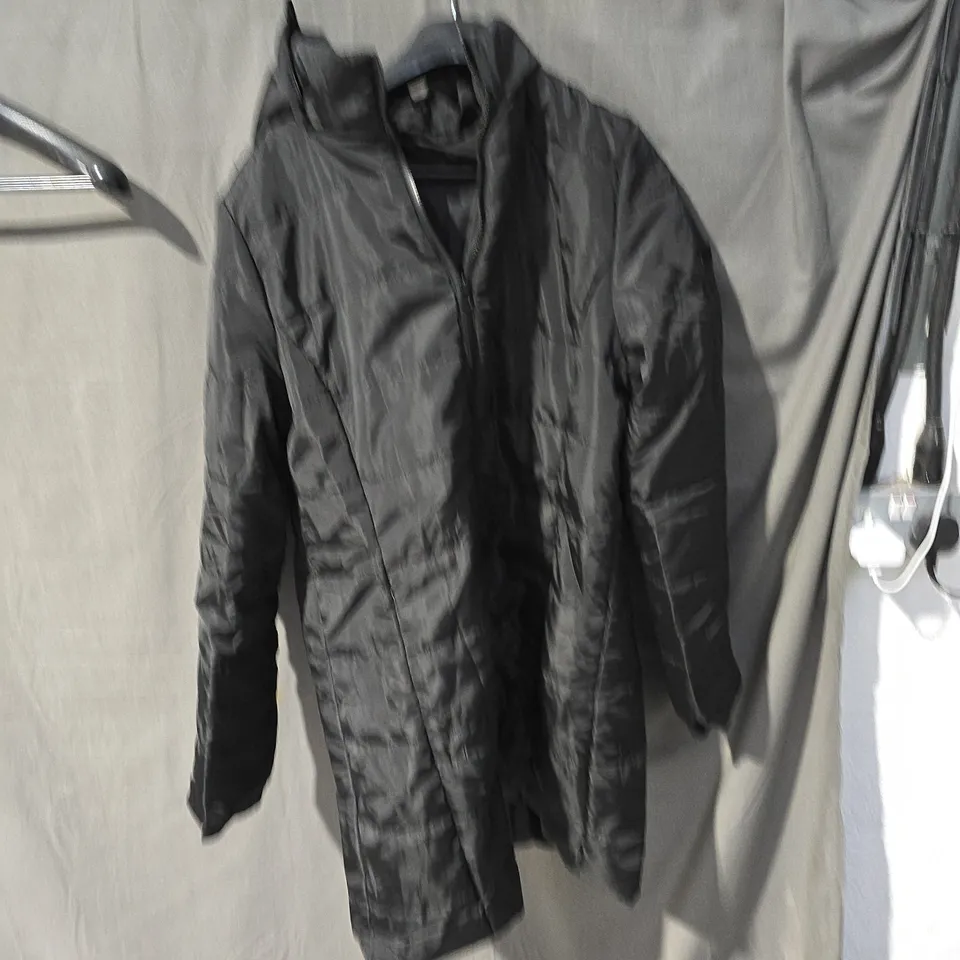 BOX OF APPROXIMATELY 25 CLOTHING ITEMS INCLUDING: BLUE VERY TOP, BROWN PRIMARK JUMPER AND BLACK PUFFER JACKET