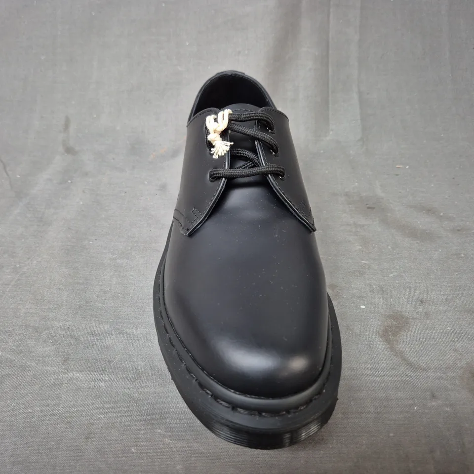 BOXED PAIR OF DR MARTENS 1461 MONO SHOES IN BLACK UK SIZE 6.5