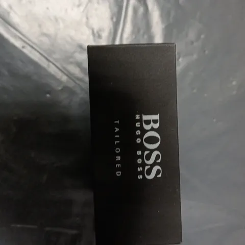 HUGO BOSS CUFFLINKS SET IN BLACK PRESENTATION BOX – TAILORED