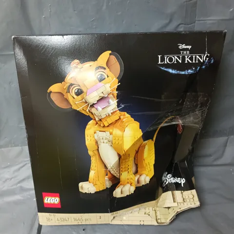 DISNEY YOUNG SIMBA THE LION KING SET 43247