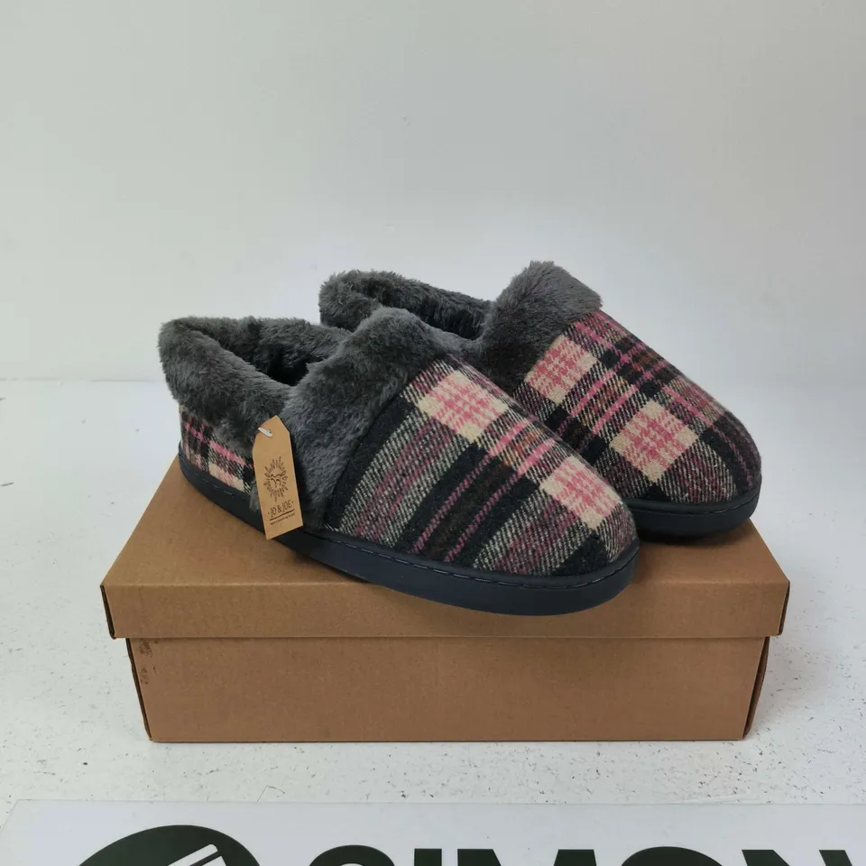 JO & JOE HERITAGE PEBBLE SLIPPERS – UK 4