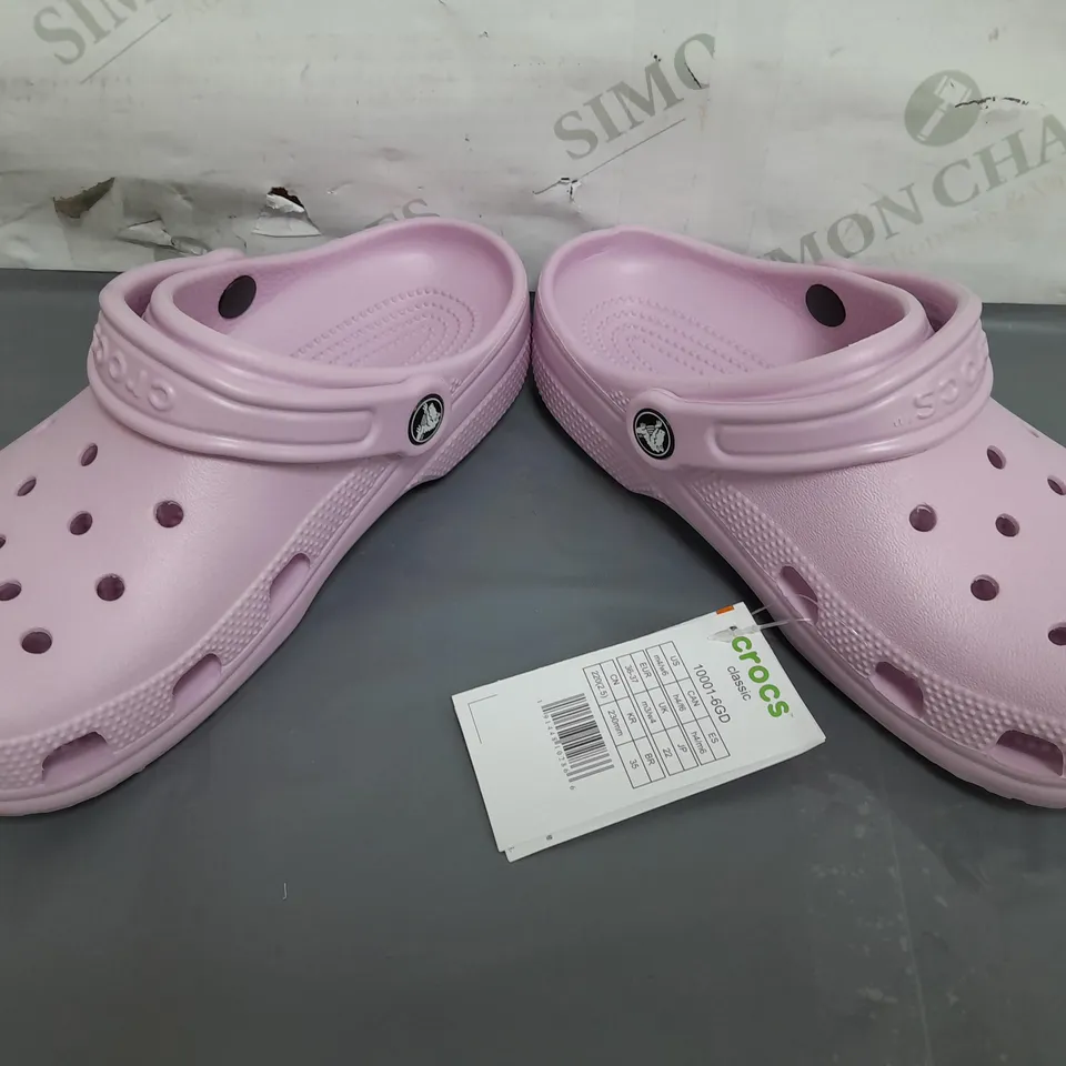 PAIR OF CROCS CLASSIC CLOGS IN PINK UK SIZE M3/W4