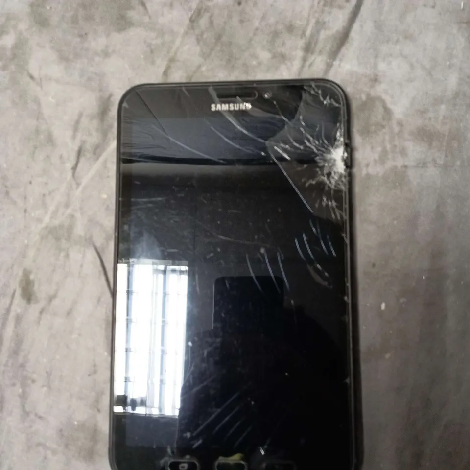 SAMSUNG TABLET PC SM-T395 16GB BLACK – CRACKED SCREEN