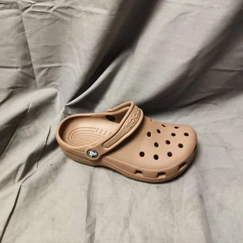 CROCS CLASSIC CLOGS – BEIGE, KIDS SIZE J2 