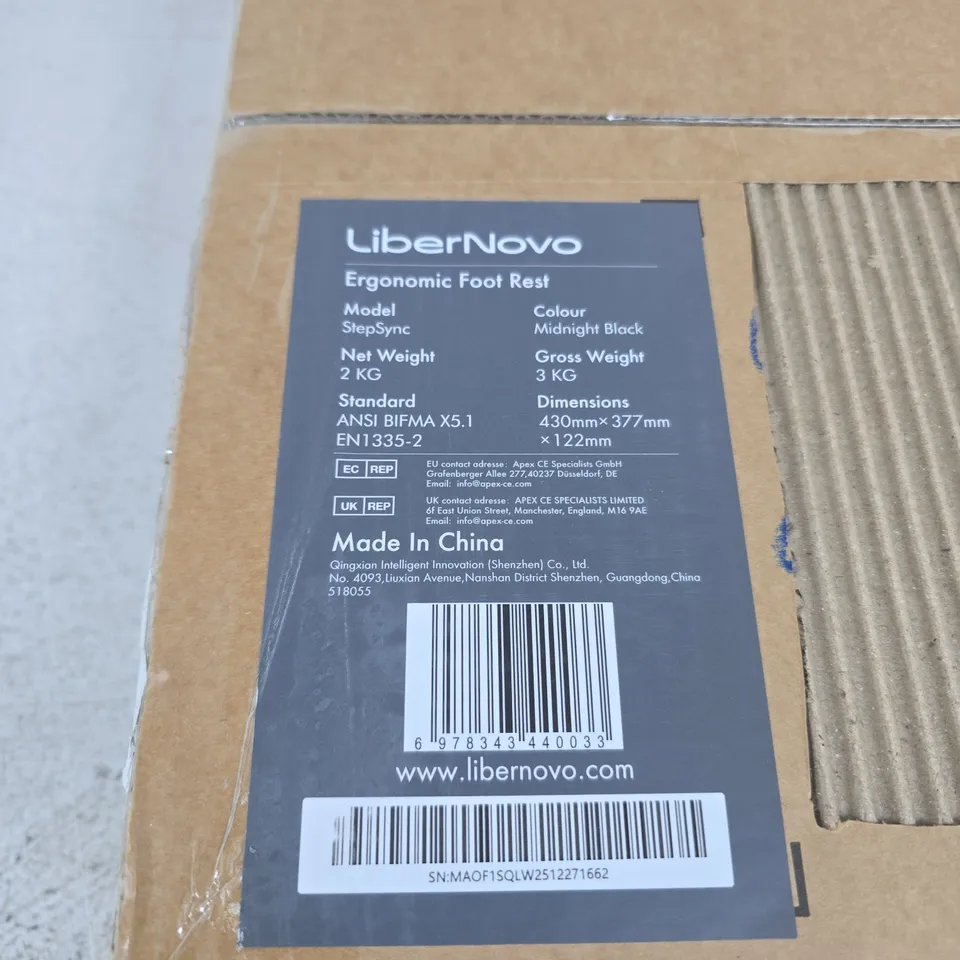 LIBERNOVO ERGONOMIC FOOT REST (STEPSYNC) – MIDNIGHT BLACK, BOXED
