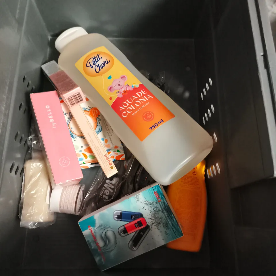 APPROXIMATEY 20 ASSORTED HEALTH AND BEAUTY PRODUCTS TO INCLUDE - LULUBELLS EYELASH RIBBONS - AUSSIE MOIST SHAMPOO - RIMMEL INSTANT TAN - ETC