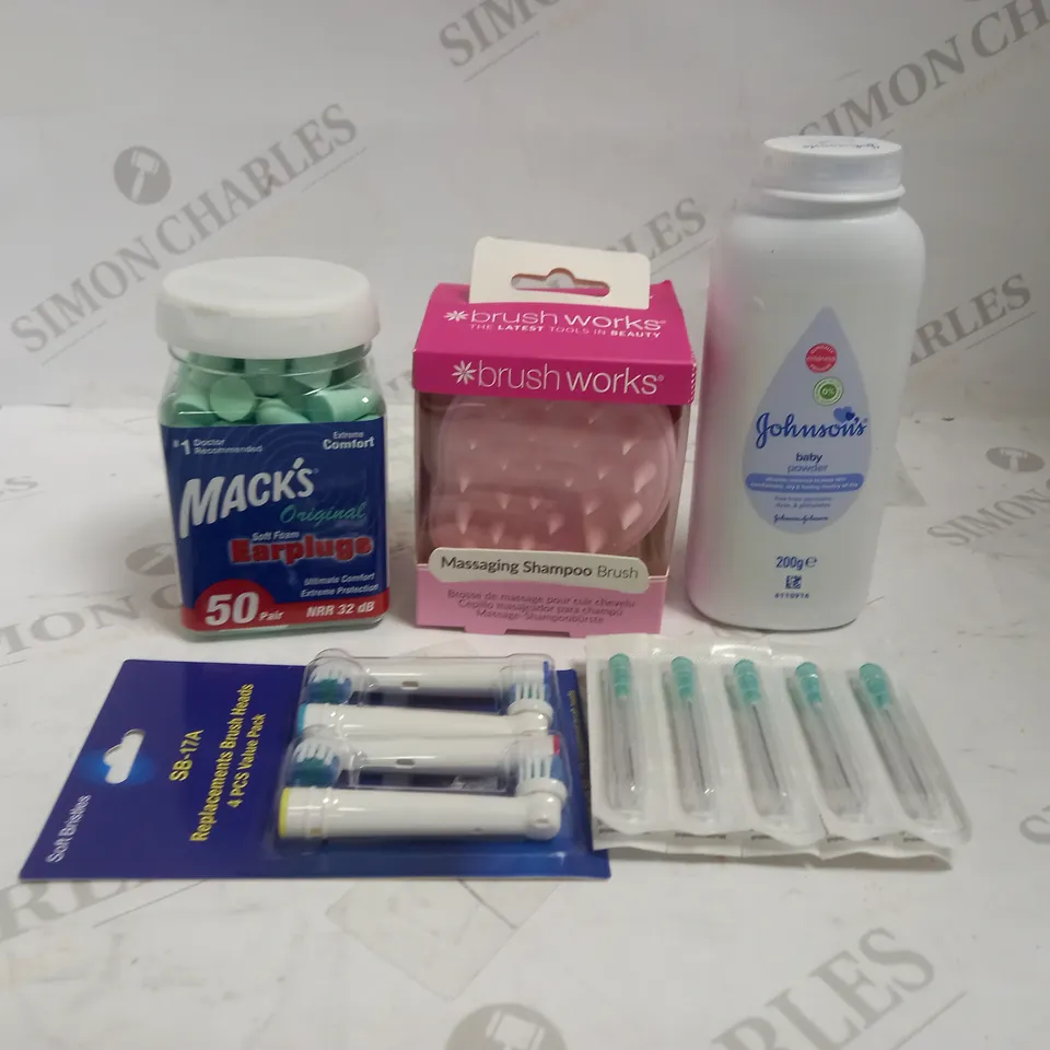 LOT OF APPROXIMATELY 20 ASSORTED HEALTH & BEAUTY ITEMS, TO INCLUDE SCALP BRUSH, BABY POWDER, EARPLUGS, ETC