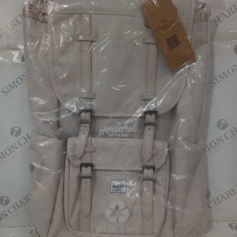 HERSCHEL CLASSICS LITTLE AMERICA BACKPACK IN MOONBEAM COLOUR