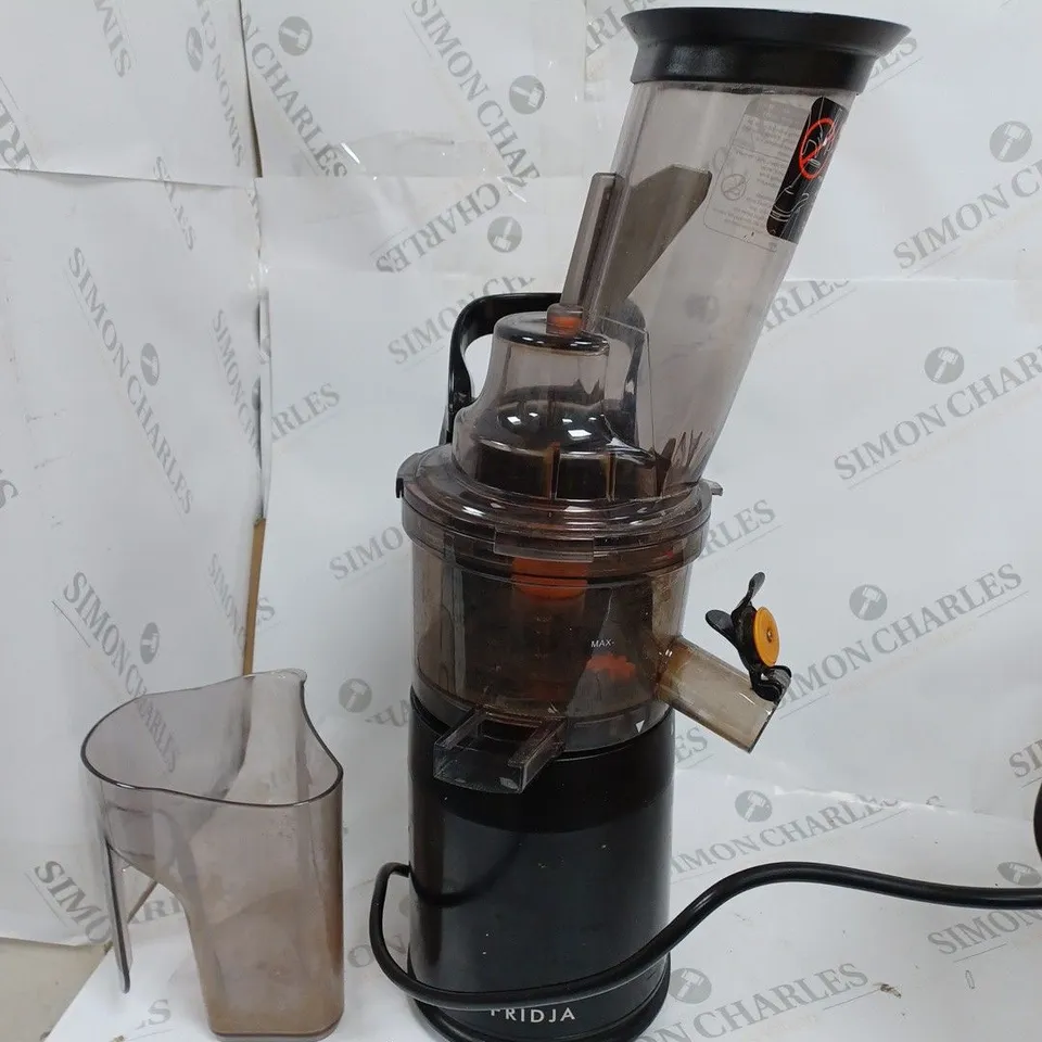 BOXED FRIDJA POWERFUL MASTICATING JUICER FOR WHOLE FRUITS AND VEGETABLES