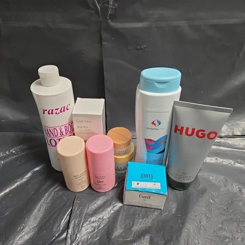 APPROXIMATEY 20 ASSORTED HEALTH AND BEAUTY PRODUCTS TO INCLUDE - CUREL HYDRATION INTENSE - HUGO MAN SHOWER GEL - LAMAE SKIN PASTE - ETC