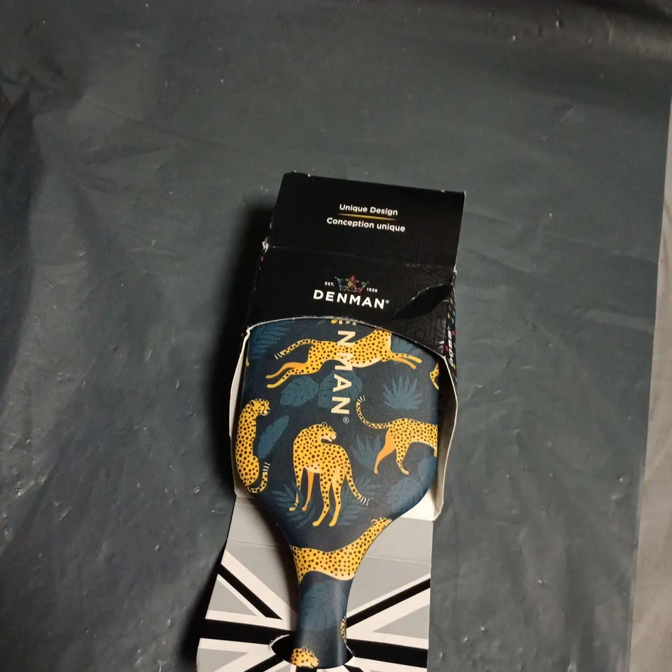 APPROXIMATELY 10 ASSORTED HEALTH AND BEAUTY ITEMS INCLUDING TED BAKER FLANNEL AND DENMAN HAIRBRUSH 