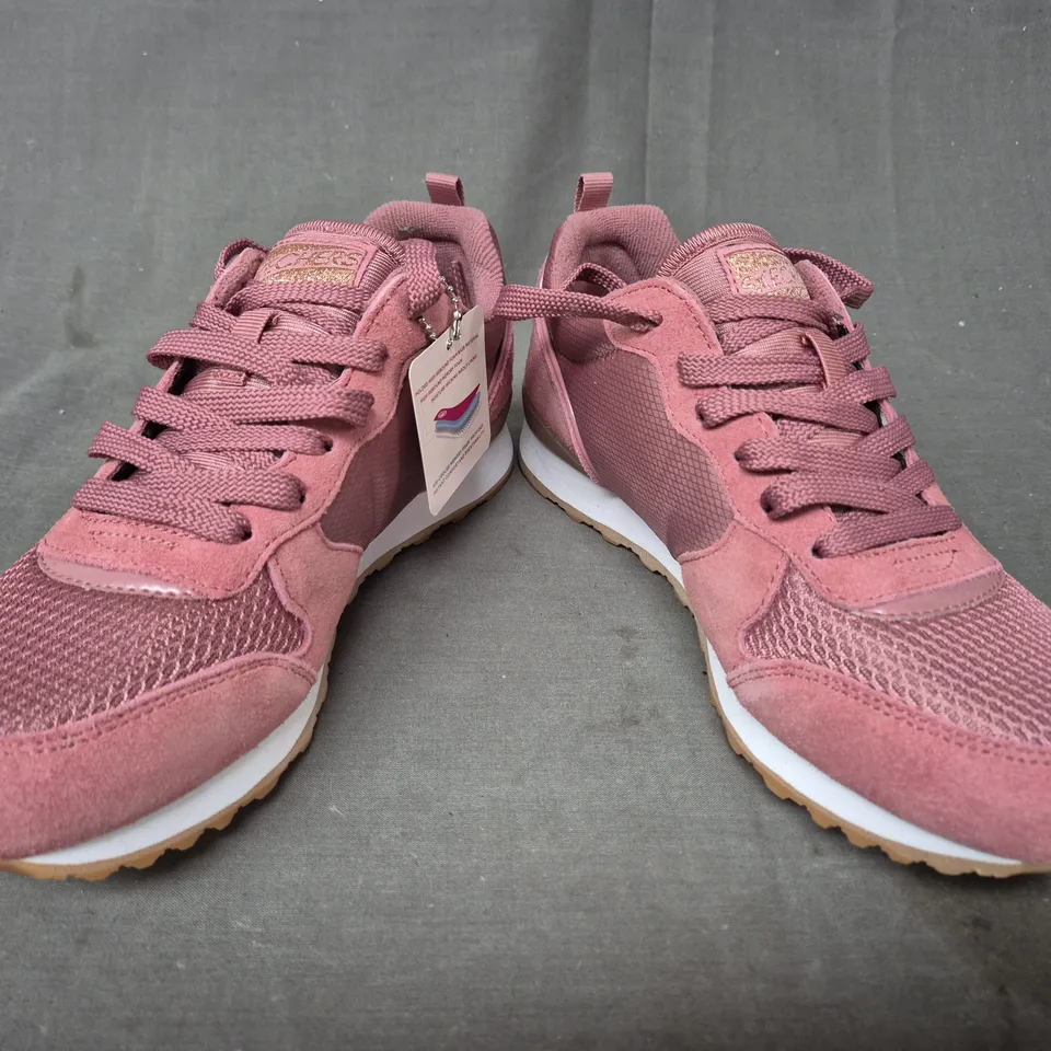 BOXED PAIR OF SKECHERS OG 85 GOLD'N GURL SHOES IN ROSE UK SIZE 5