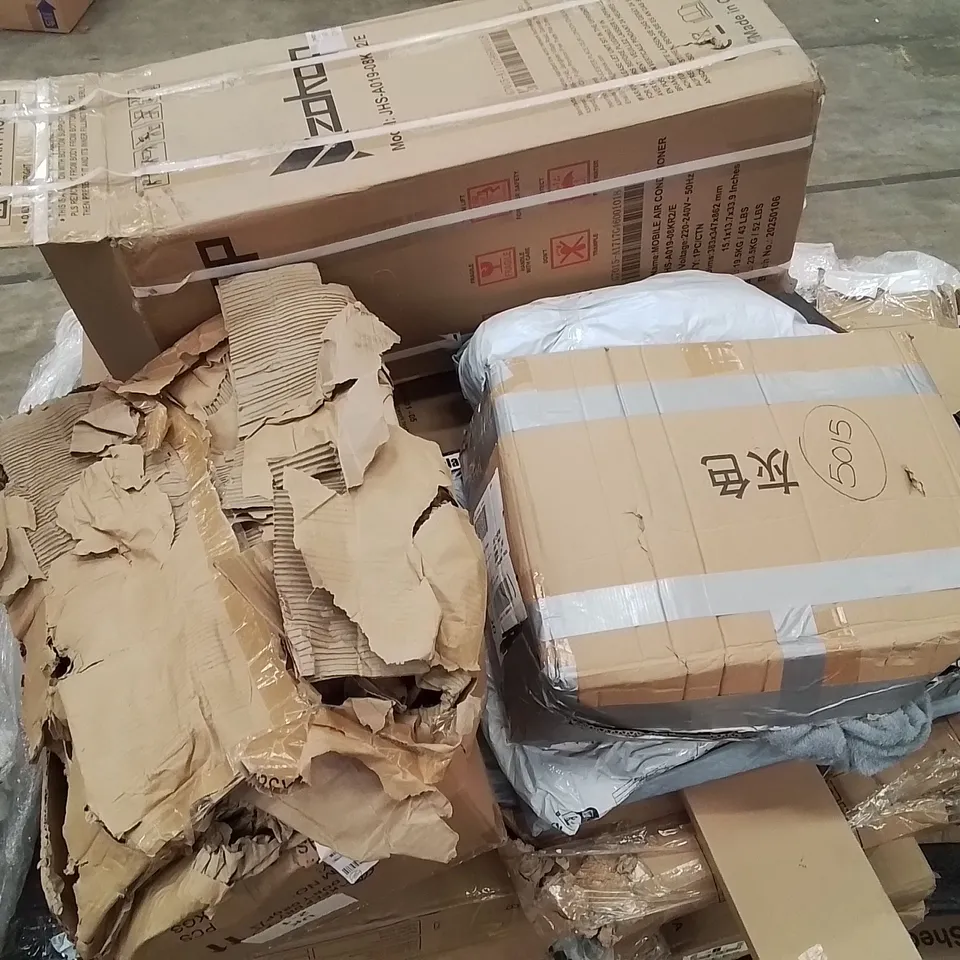 PALLET CONTAINING VARIOUS ASSORTED BOXED HOUSEHOLD RETURNS/ELECTRICAL/GARDEN ITEMS TO INCLUDE: LARGE FLEECE THROW, PVC PRIVACY FENCE, STORAGE SHED, GROUND SHEETS ETC.