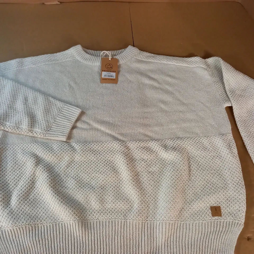 PASSENGER COVE KNITWEAR JUMPER IN OFF WHITE - M