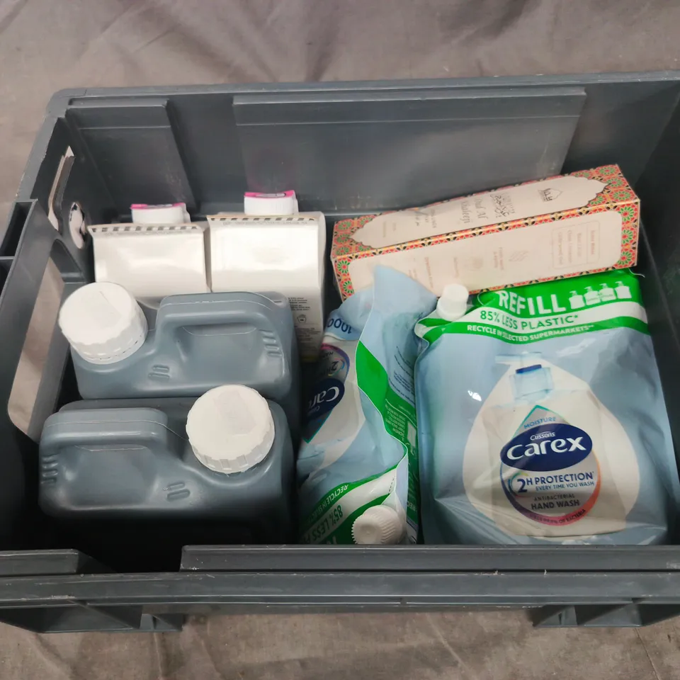 APPROXIMATELY 15 ASSORTED HOUSEHOLD PRODUCTS