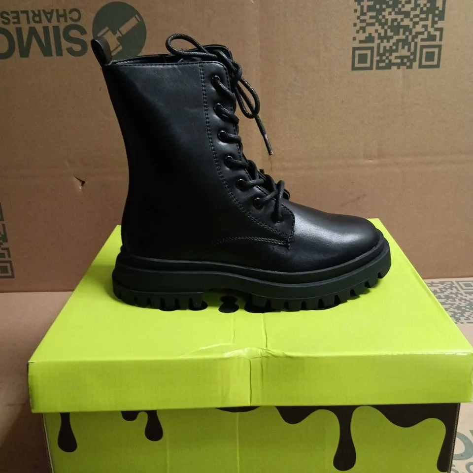 KOI KIDZ MAGIC DREAMERS LACE UP BOOTS BLACK SIZE 12