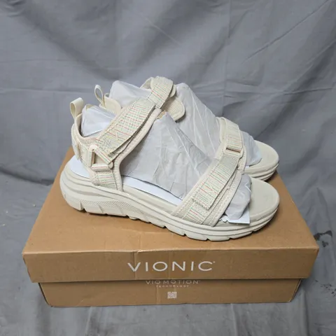 BOXED VIONIC WALK MAX SANDALS IN CREAM - SIZE 5