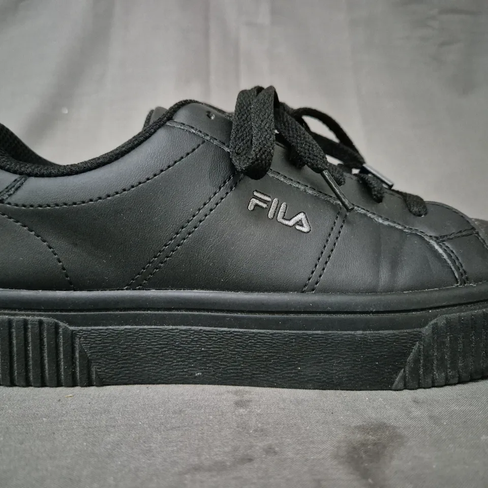 BOXED PAIR OF FILA SHOES IN BLACK UK SIZE 5.5