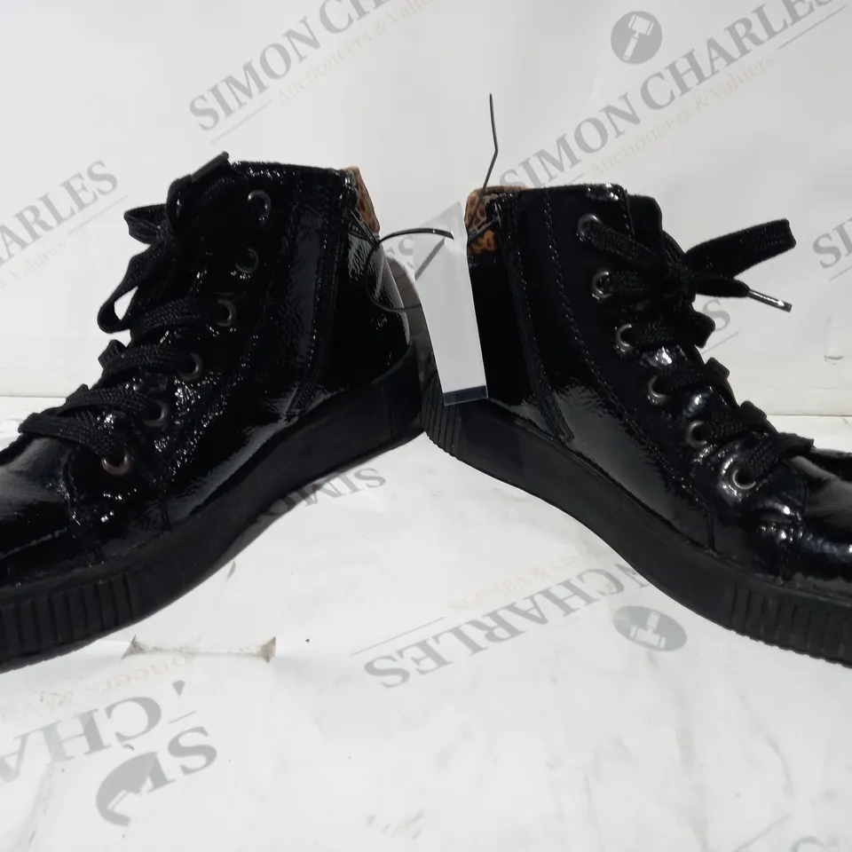 PAIR OF RIEKER HI TOP TRAINERS IN BLACK UK SIZE 6