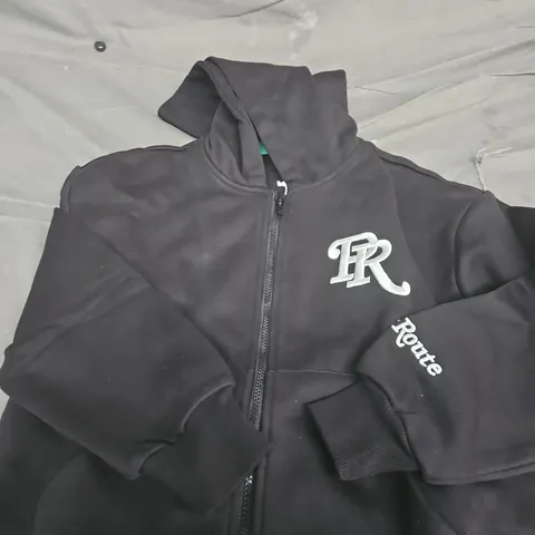 PAPER ROUTE BLACK HOODED ZIP-UP JACKET WITH EMBROIDERED PR LOGO – UK SIZE S (S/M)