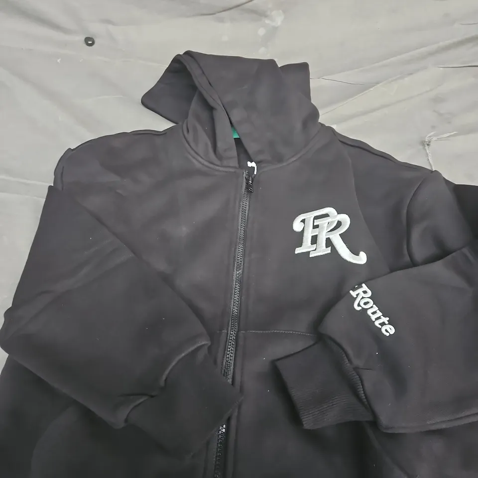 PAPER ROUTE BLACK HOODED ZIP-UP JACKET WITH EMBROIDERED PR LOGO – UK SIZE S (S/M)