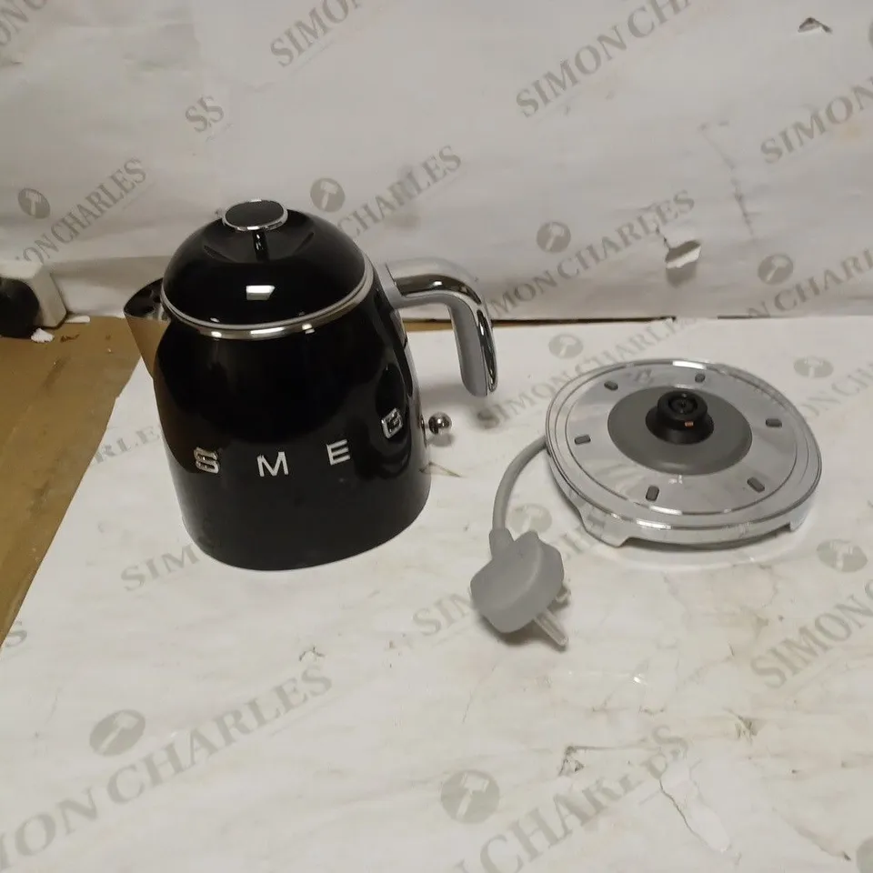 SMEG MINI KETTLE - BLACK  RRP £99