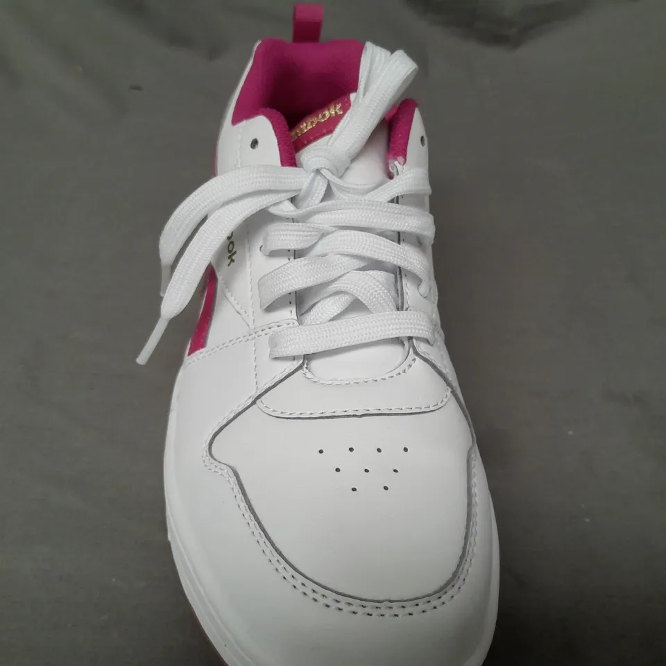 PAIR OF REEBOK TRAINERS IN WHITE/FUCHSIA UK SIZE 5.5