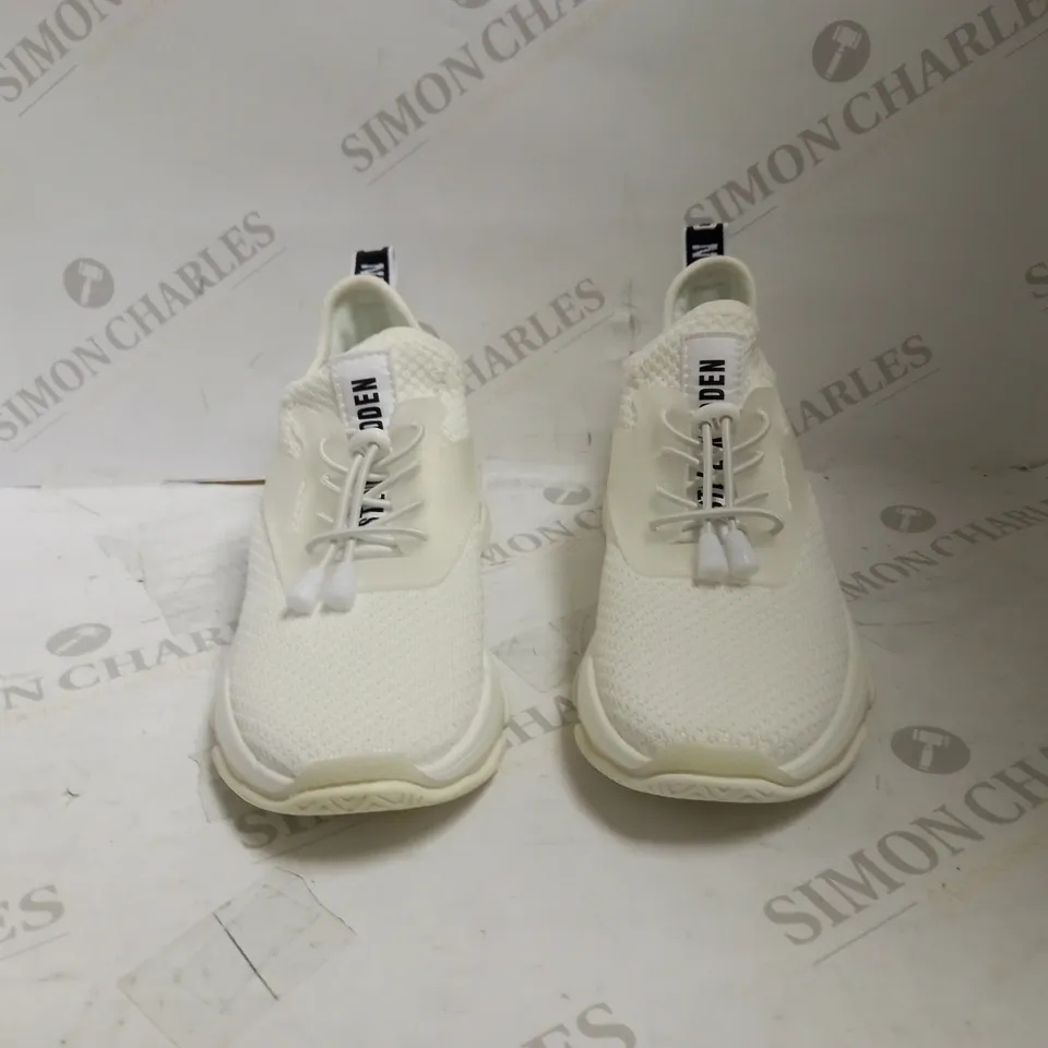 STEVE MADDEN MATCH CHUNKY TRAINERS IN WHITE - UK 6
