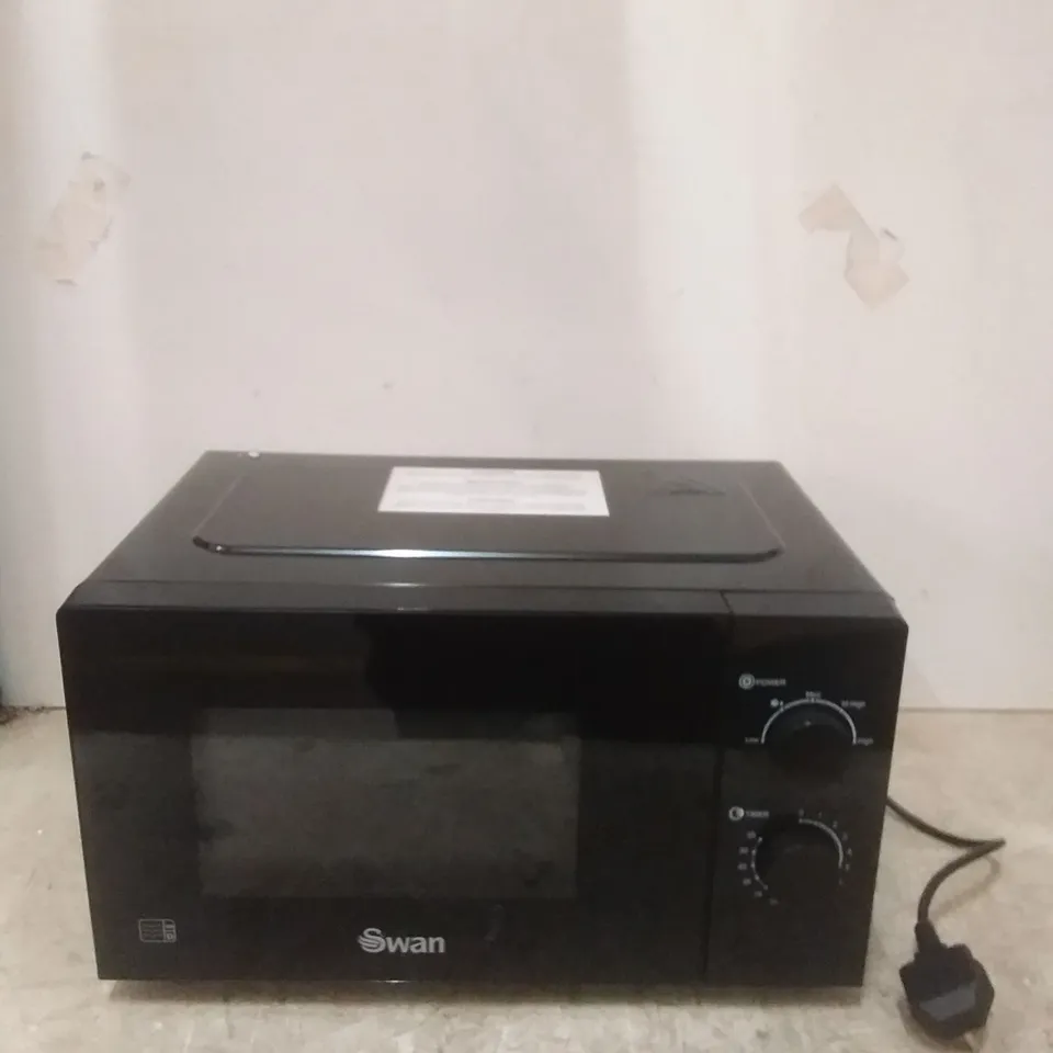 BOXED SWAN 20L 700W MANUAL MICROWAVE RRP £54